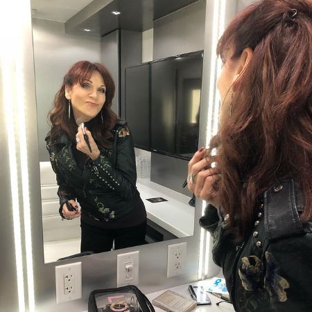 Marilu Henner in front of a mirror.